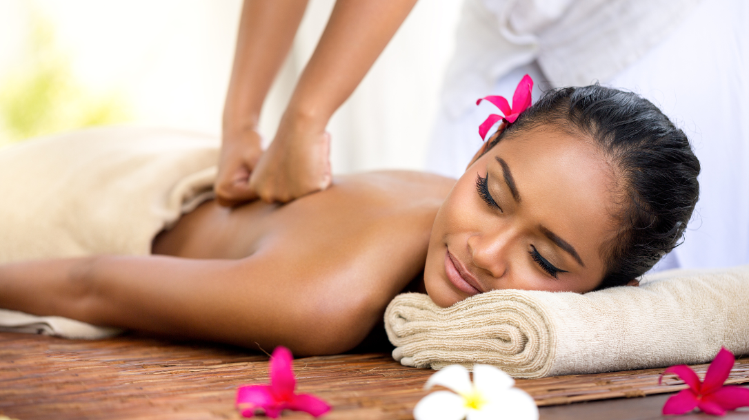 Massage Shiatsu aide à détendre les muscles, apaiser les tensions et stimuler les défenses immunitaires