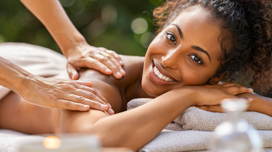 Massage Shiatsu aide à détendre les muscles, apaiser les tensions et stimuler les défenses immunitaires